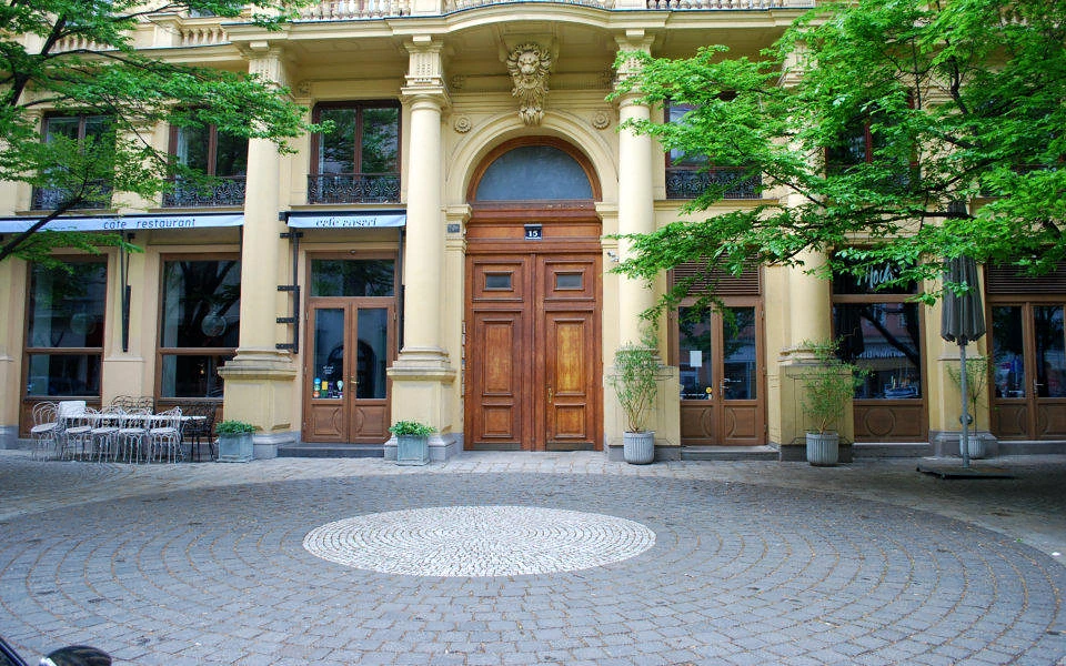 Ingang van het gebouw aan de Praterstraße